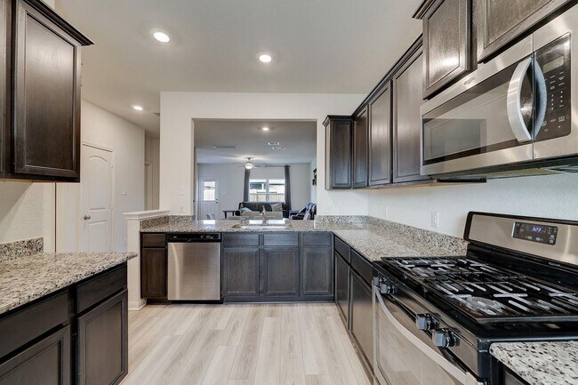 Photo - 425 Elaine Vly Dr