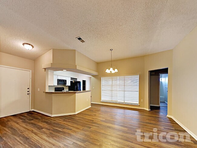 Photo - 6839 Raintree Forest