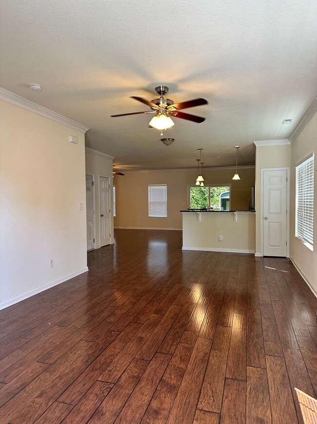 Photo - 205 Gee St
