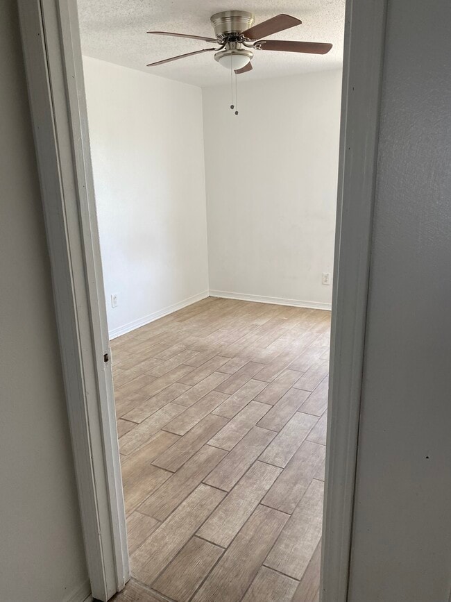 Photo - 2608 Angelique Dr Unidad B