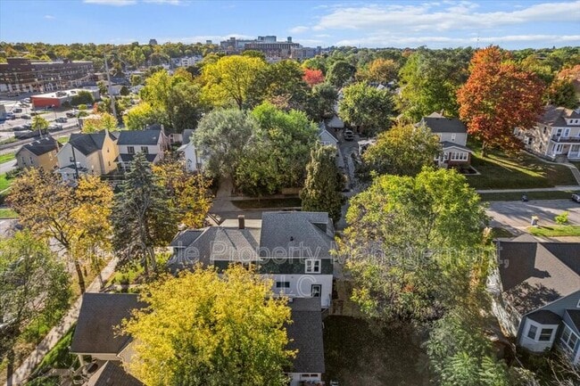Photo - 901 Baraga St NE