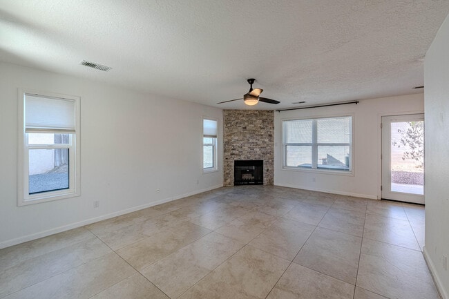 Photo - 4929 Black Dr NW