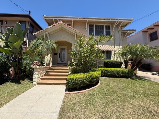 Photo - Fabulous Bankers Hill location 3 Bedroom Top-floor duplex unit Unit 3353-55 Brant St.