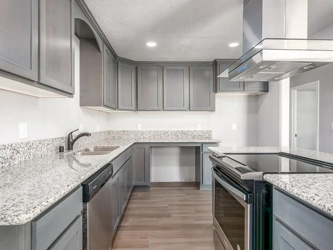 Photo - 30685-30682 Mehrten Dr