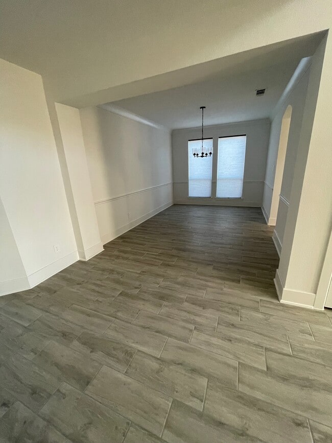 Photo - 15623 Roscobie Park Dr