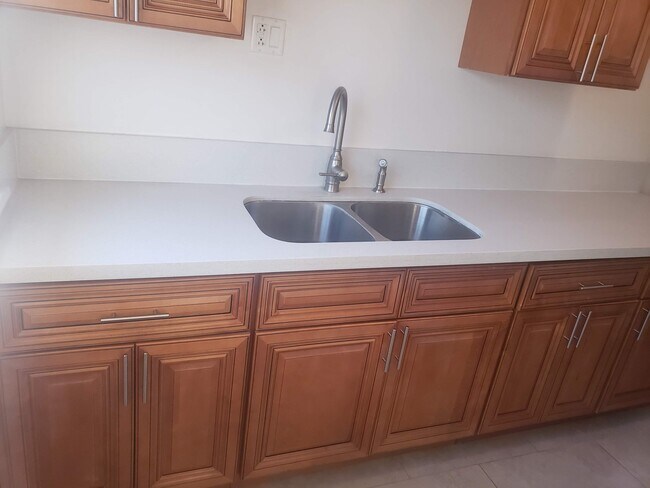 1005 2nd St Unit 1005