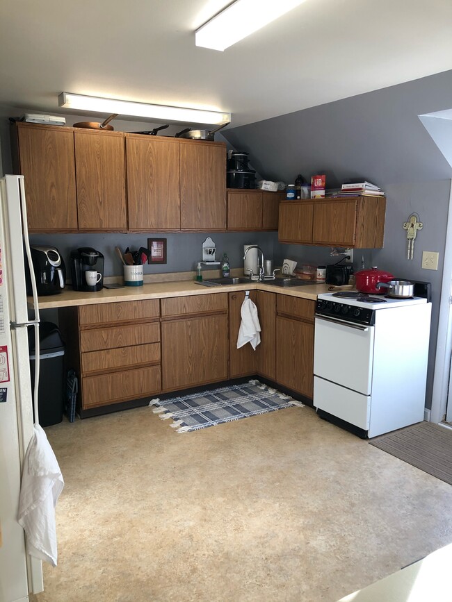 Kitchen, dining area to right/not shown. - 17286 Hope Rd Condo Unit Upper