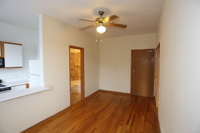 Photo - 640 W Barry Ave Unidad 804