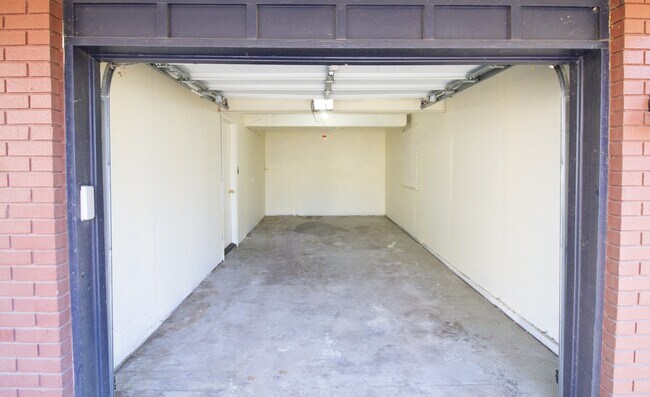 Photo - 8601 Oxford Ave