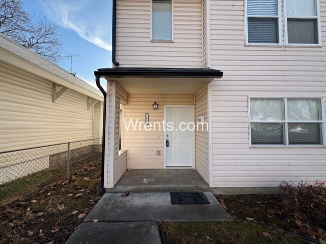 Building Photo - 1008-1010 E. Ermina Unit 1010