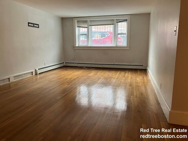 Building Photo - 211 Saint Paul St Unit B