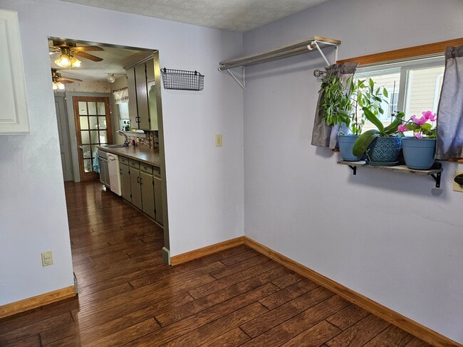 Photo - 4047 Mogadore Rd