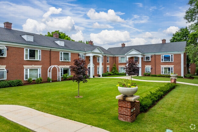 Colonial Court Apartments