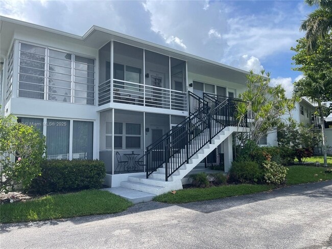 Building Photo - 1060 SE 14th Pl Unit 16A Rental