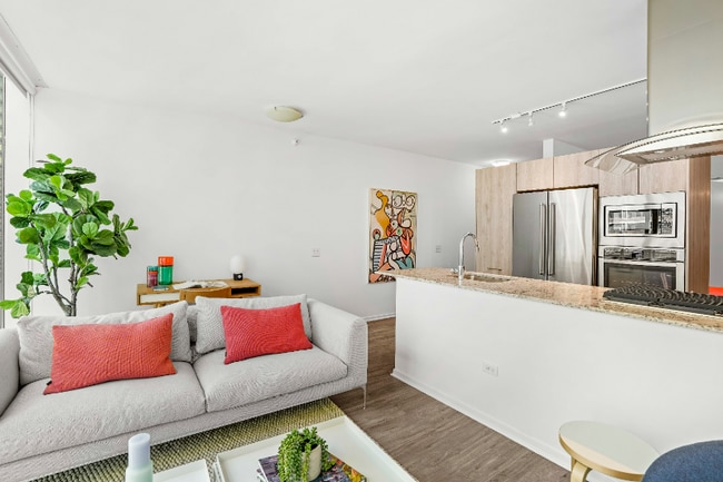 Photo - 223 E Illinois St