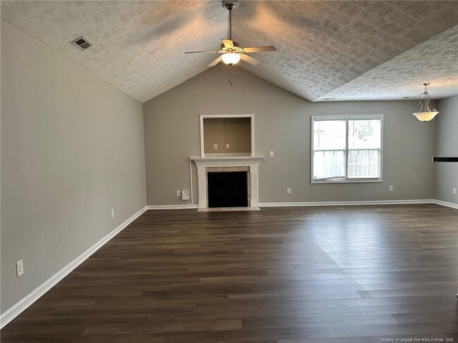 Photo - 654 Hogart St