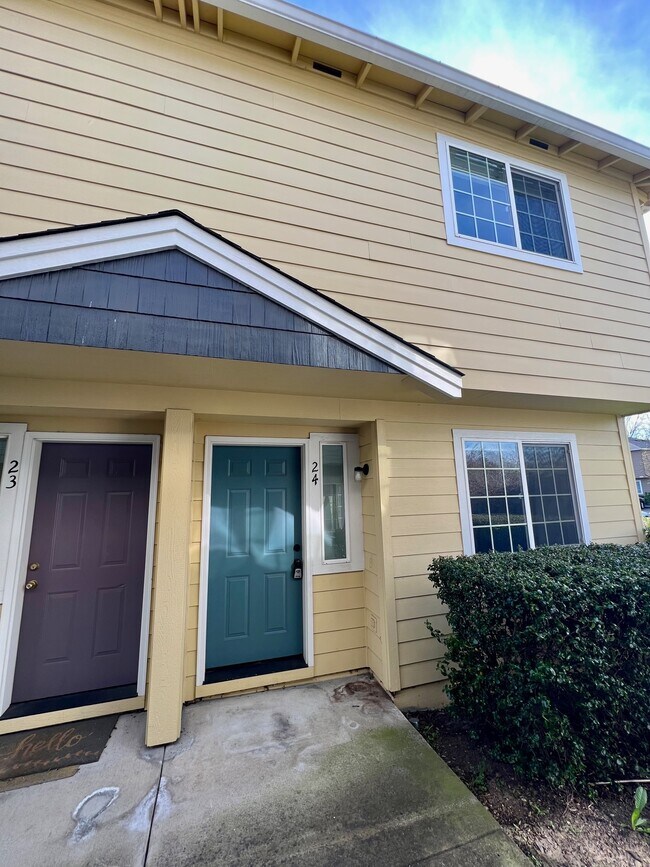 Photo - 2030 Brookhurst St