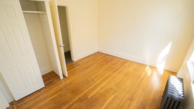 Photo - 573 Ave E