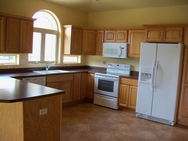 Photo - 6 BED | 3 BATH | TRIPLE GARAGE | RED ROCK ESTATES