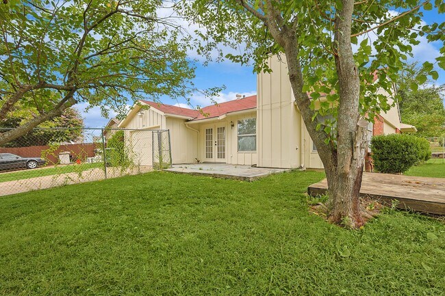 Photo - 2502 High Hollow Dr