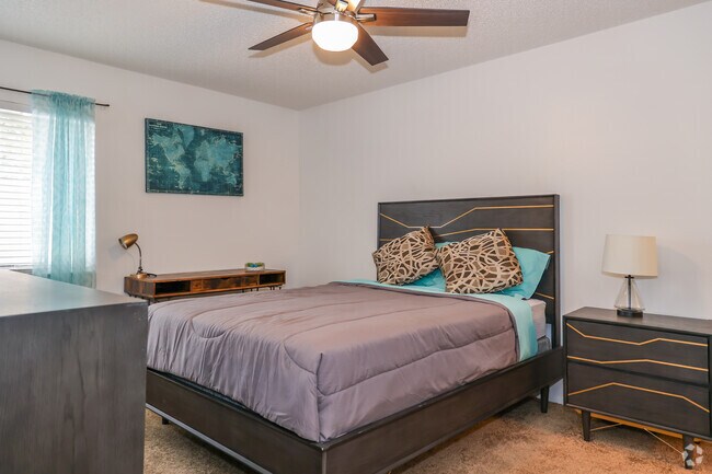 2BR, 2BA - 1,000 SF - Primary Bedroom
