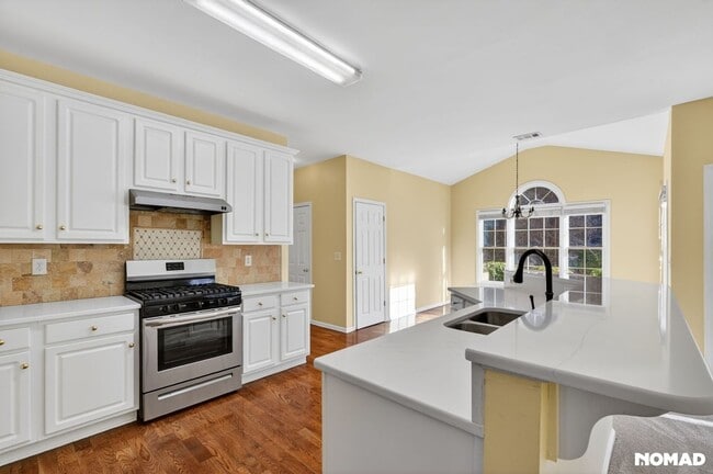 Photo - 420 White Rose Trce