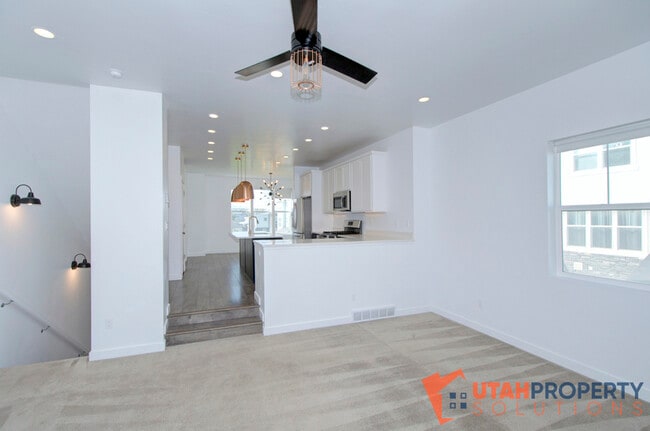 Photo - 1053 W Narrows Ln