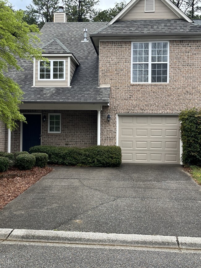 Photo - 814 Reach Cres Townhome
