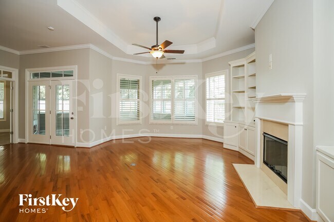 207 Hickory Nut Ln