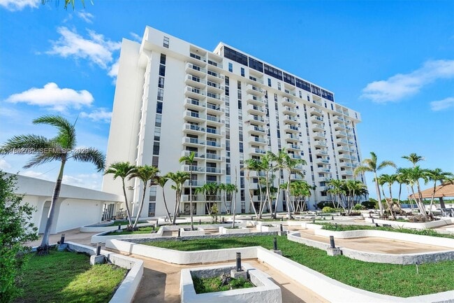 Building Photo - 13499 Biscayne Blvd Unit 406