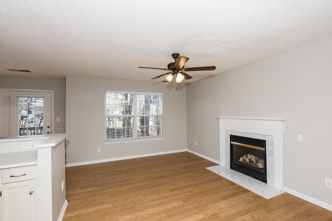 Photo - 925 Treasure Pl SW