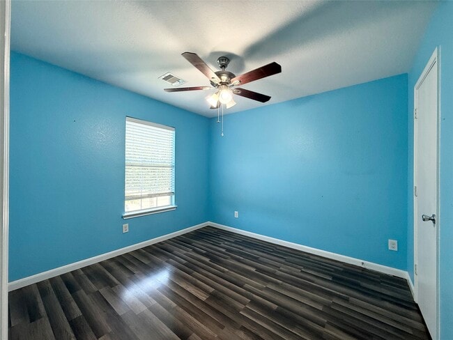 Photo - 910 Staffordale Manor Ln