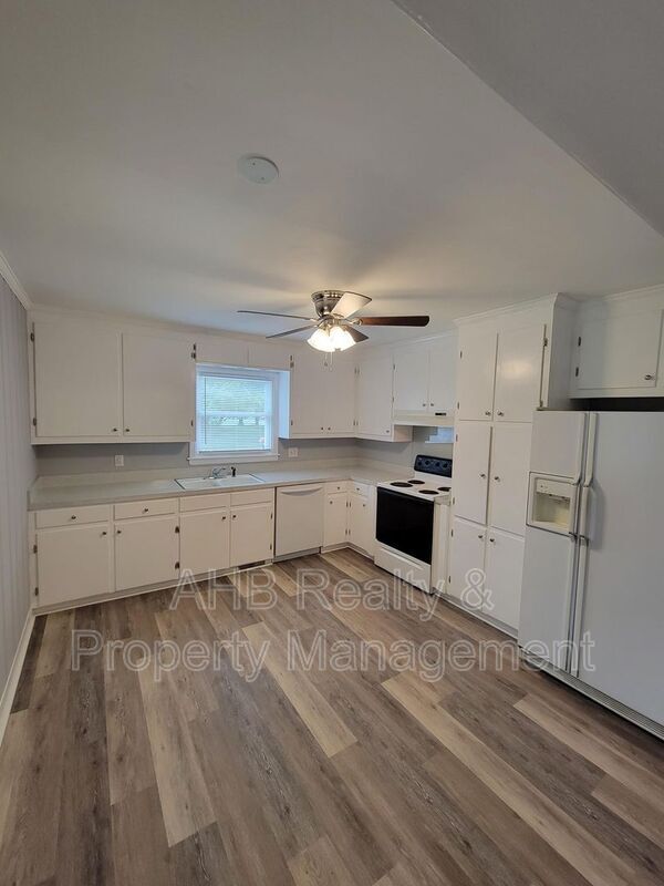 Photo - 801 Sycamore Rd