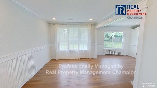 Photo - 4 BD/2.5 BA off Middle Sound Loop w/ Large...