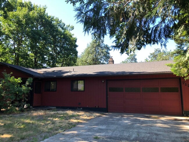 3 bedroom 2 bath home in North Bonneville. - 3 bedroom 2 bath home in North Bonneville.