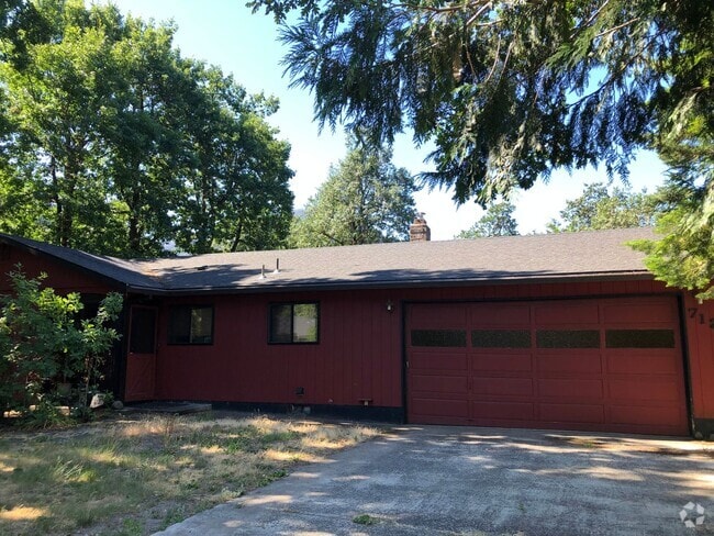 Building Photo - 3 bedroom 2 bath home in North Bonneville.