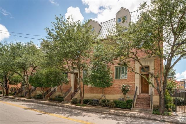 Building Photo - 1500 Pecos St Unit 15 Rental