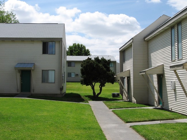 Hillcrest Apartments - Hillcrest Apartments