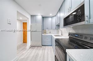 Photo - 6920 Harding Ave Unidad # 303 Rental