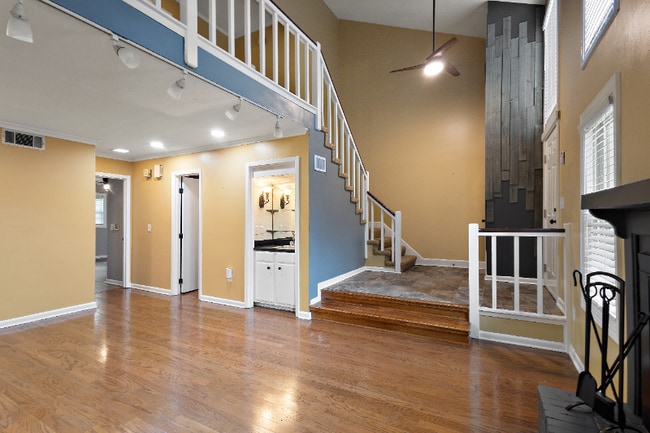 Photo - 27 Park Crest Pl