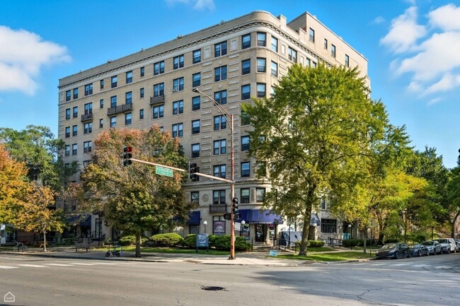 Building Photo - 7301 N Sheridan Rd Unit 901