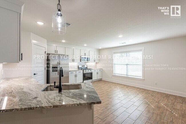 Photo - 51 W Pitts St