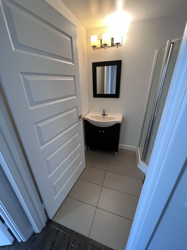 Photo - 158-1158 King St N