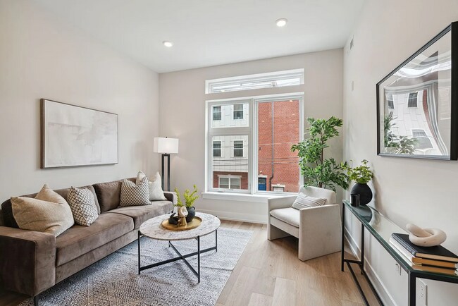 Photo - 720 W Thompson St Unit 2 Bedroom