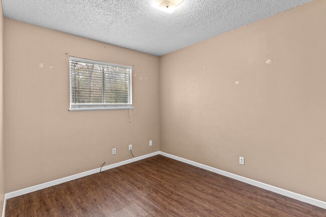 Building Photo - 1503 Indian Trail Unit A