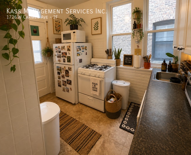 Photo - 1726 W Carmen Ave Unit 2F