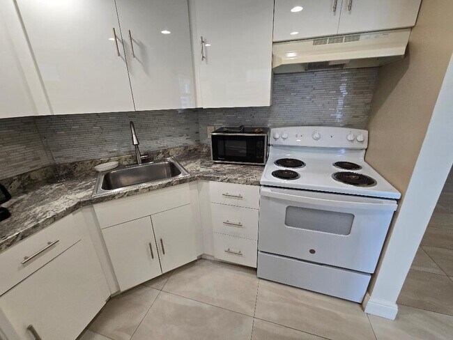 Photo - 960 Crystal Lake Dr Unit 204