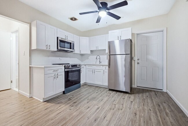 Building Photo - 97 Fern St Unit 7