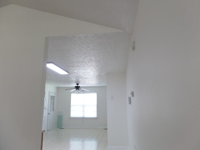 Photo - 2047 Horncastle Dr