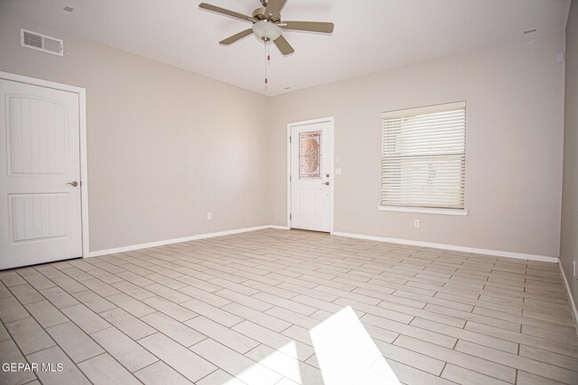 Photo - 223 Notts Way